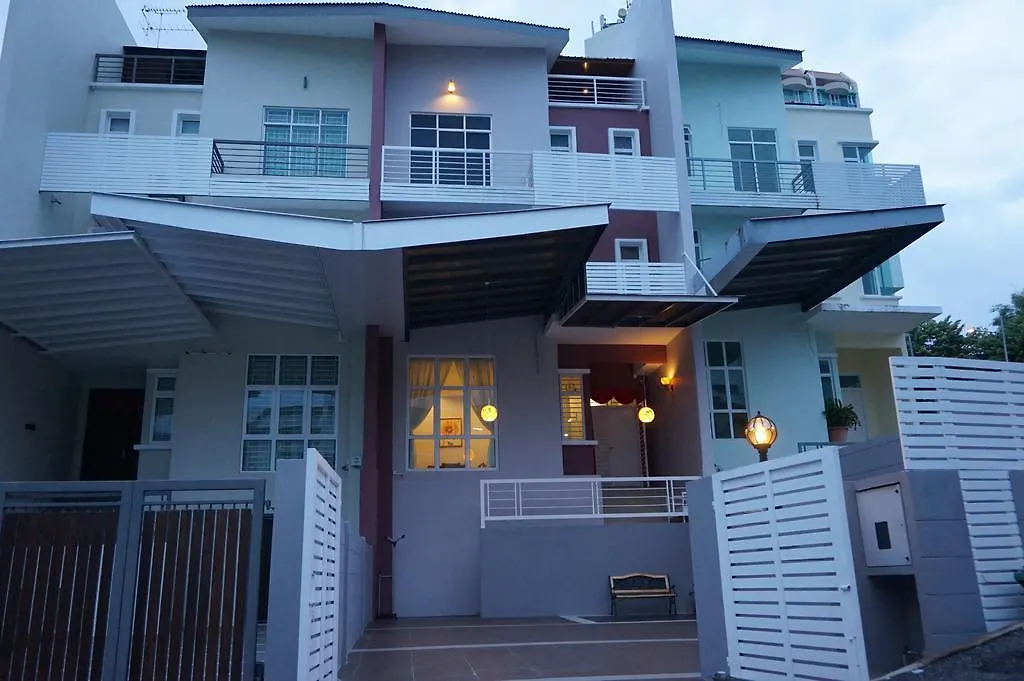 Batu Ferringhi - Shamrock Beach 19 Villa
